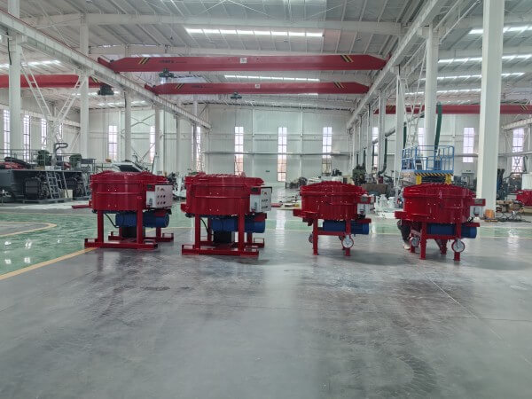 Forced concrete mixer for heavy refractory mixes