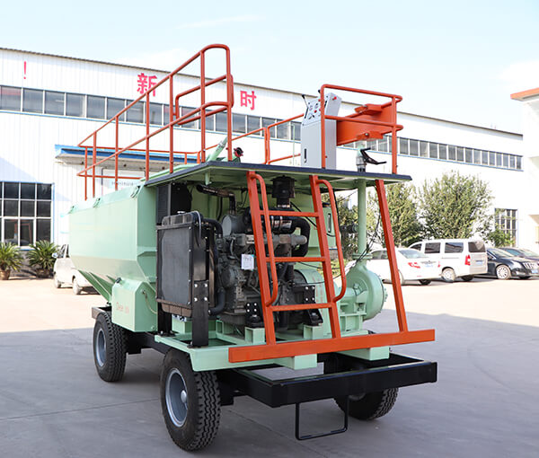 Grass seed hydroseeding machine