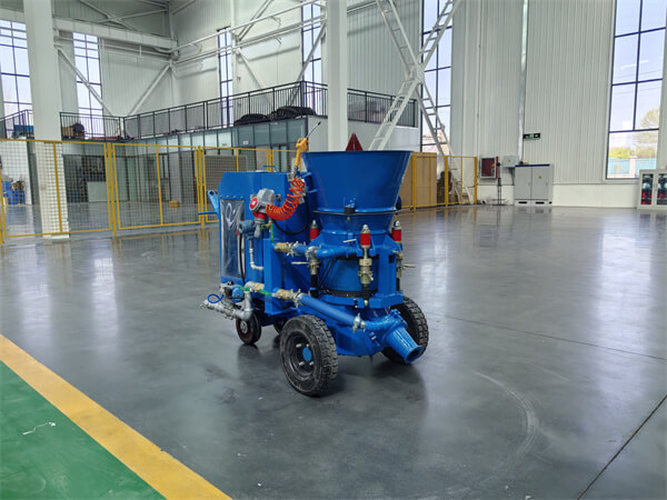 Refractory gunite machine for industrial kilns inner