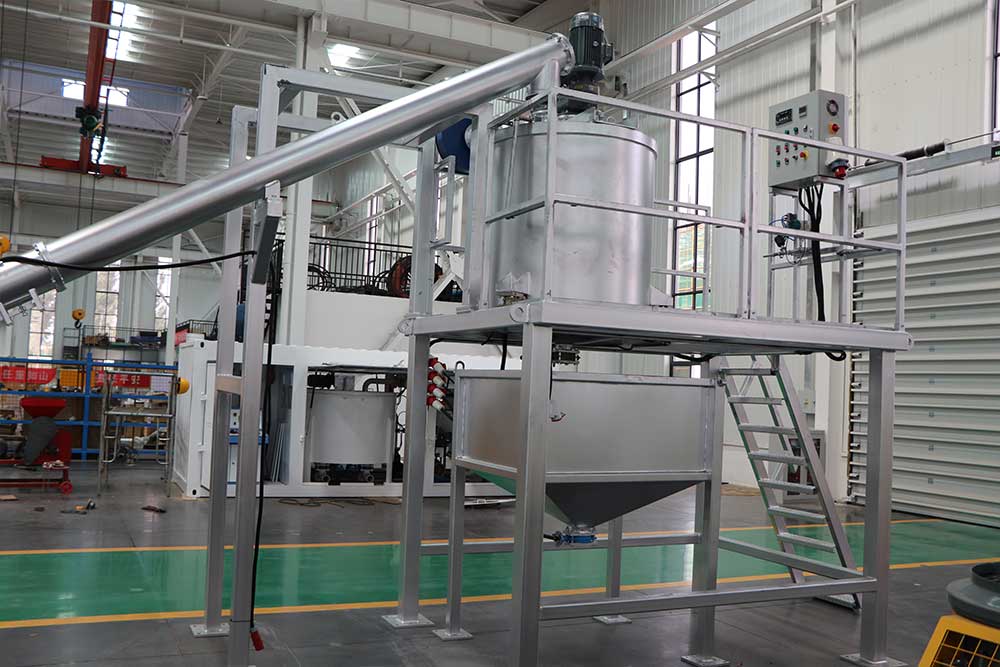 Bentonite grout mixer with agitator