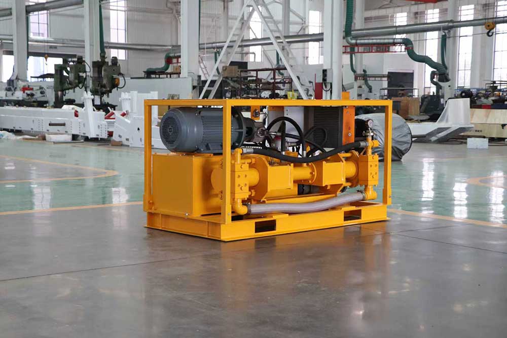 Double cylinders piston grouting pump