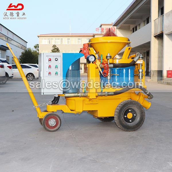 Constant hydraulic shotcrete machine