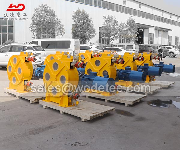 Industrial peristaltic hose pump for concrete