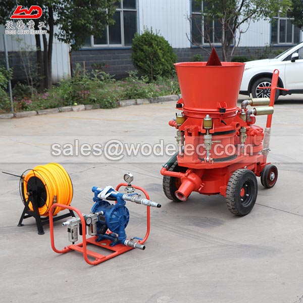 Shotcrete machine used for spraying refractory materials