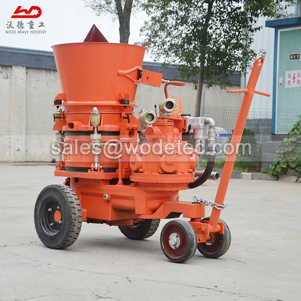 Variable output dry spraying refractory shotcrete gunning machine