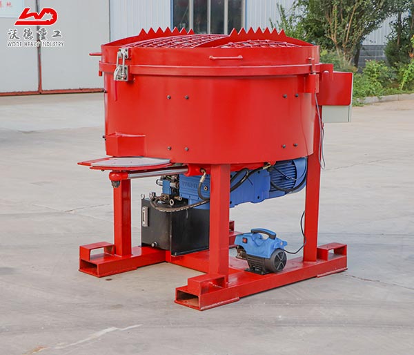 Refractory pan mixer with wheeled electric engine