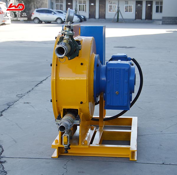 Industrial peristaltic pump with long service life
