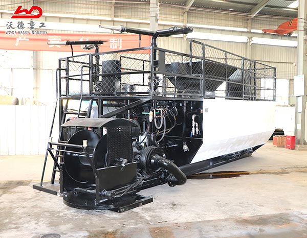 Big volume  hydroseeder for railway greening