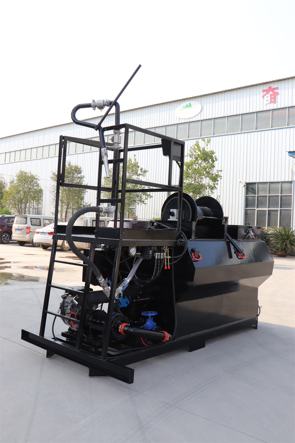 High efficiency hydroseeding machine