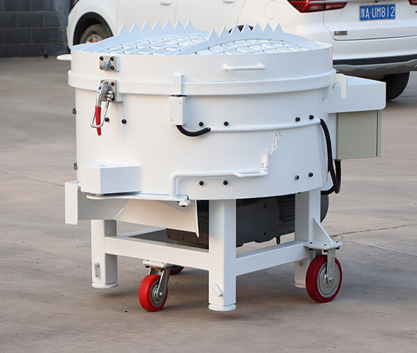 Refractory pan mixers for the production of refractory mortars