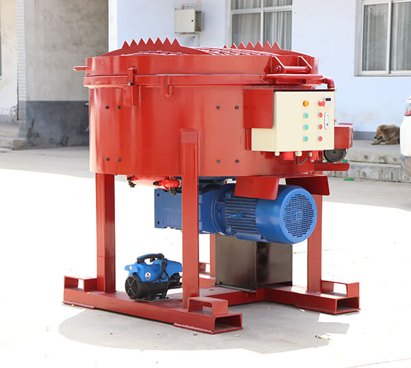 Refractory pan mixers for the production of bricks and blocks