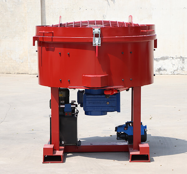 Refractory pan mixers for the petrochemical industry