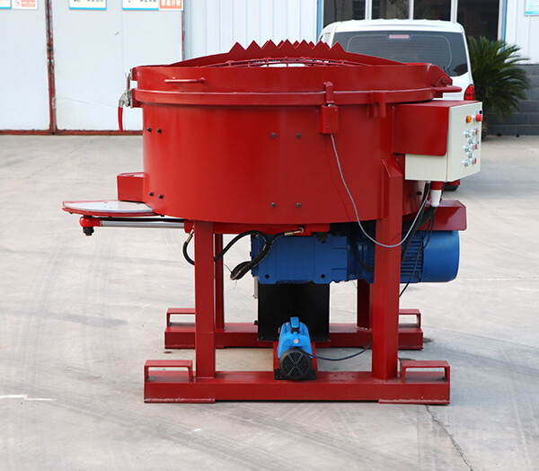 Refractory pan mixers for the glass industry