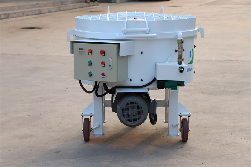 Refractory pan mixers for the production of refractory coatings