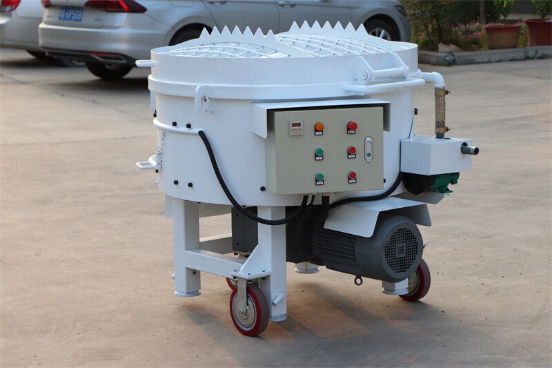 Refractory pan mixers for the production of precast concrete