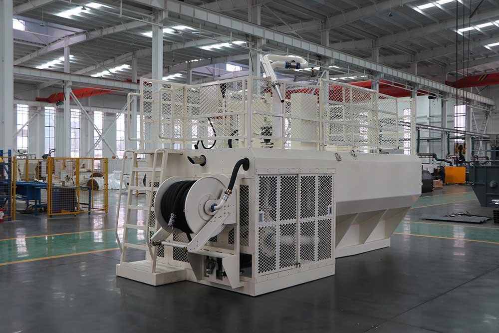 Soil hydroseeder for highway greening