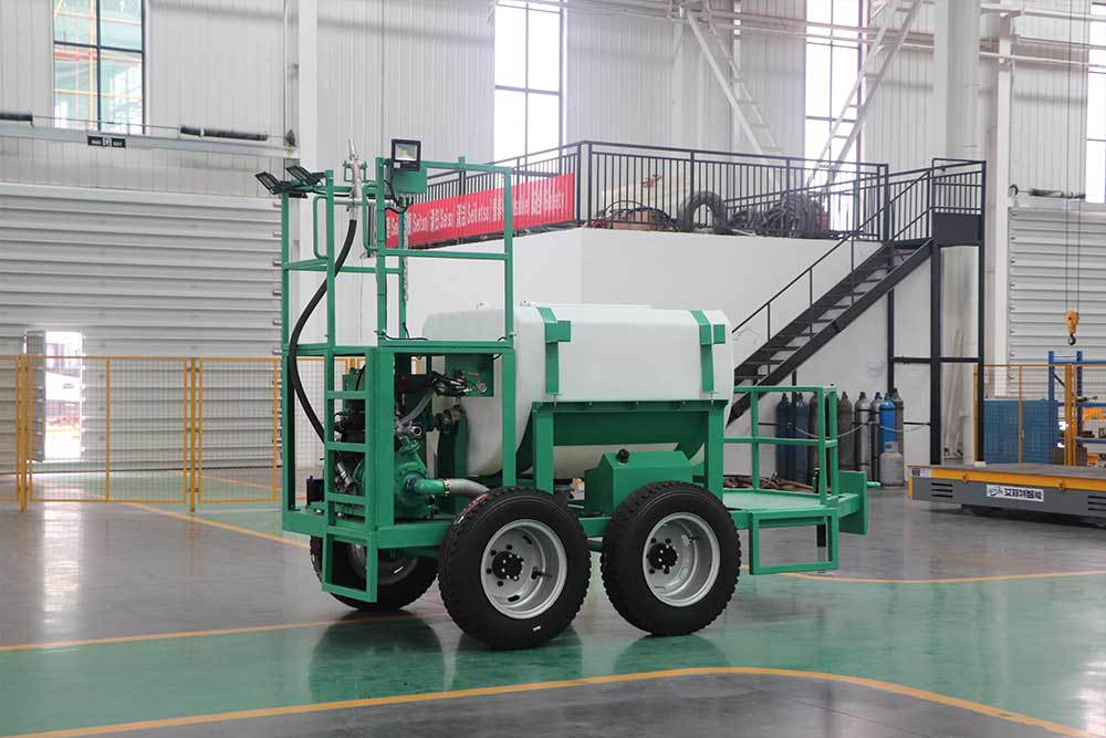 Gasoline engine hydroseeding machine