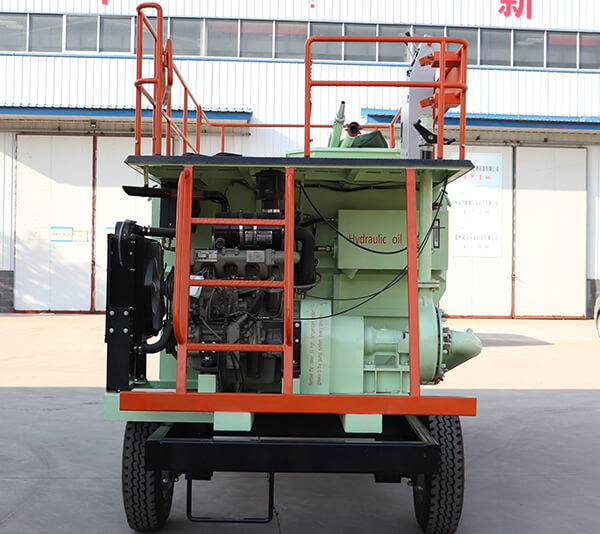 Hydroseeding  machine for highway greening