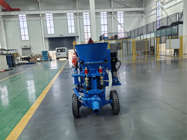 Mobile refractory gunite shotcrete machine