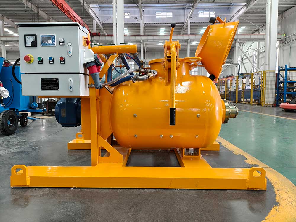 Pneumatic concrete conveyor pump