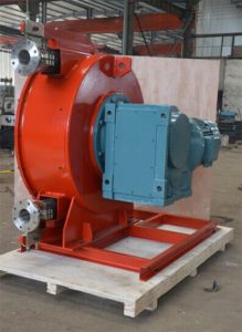 he operation of the heavy-duty concrete hose squeeze pump for industrial is the same as that of the human digestive system and can send gas, solids and liquids. Heavy industrial peristalic pumps have high flow rate and high output pressure characteristics and are widely used in the industrial field.