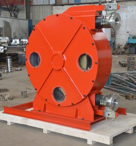 he operation of the heavy-duty concrete hose squeeze pump for industrial is the same as that of the human digestive system and can send gas, solids and liquids. Heavy industrial peristalic pumps have high flow rate and high output pressure characteristics and are widely used in the industrial field.