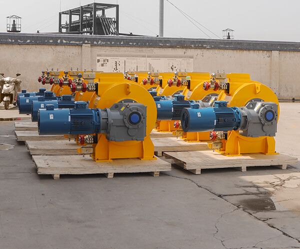 Industrial peristaltic hose squeeze pump for concrete