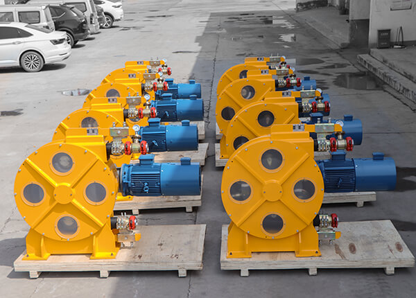 Industrial peristaltic hose squeeze pump for concrete