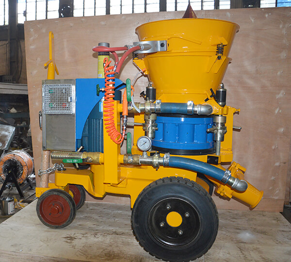 refractory castable spray machine in the tunnel