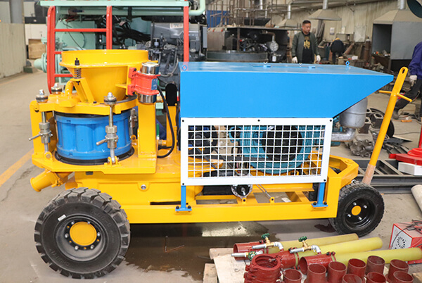 mobile wheel shotcrete gunning machine in subway rail 