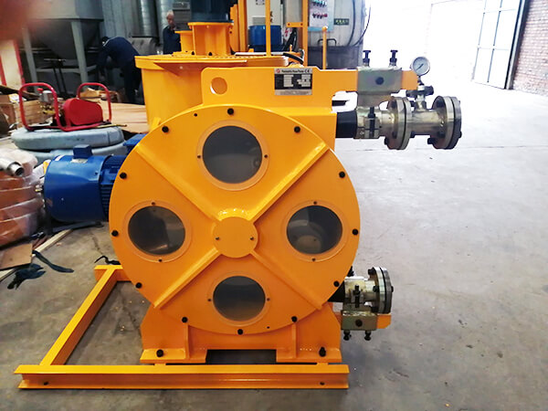 Hose conveying cement extrusion pump for building