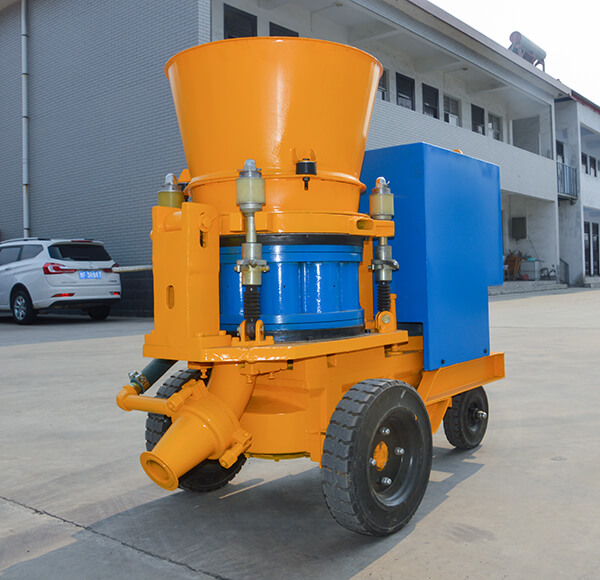 Dry concrete spraying machine for tunnel shotcrete