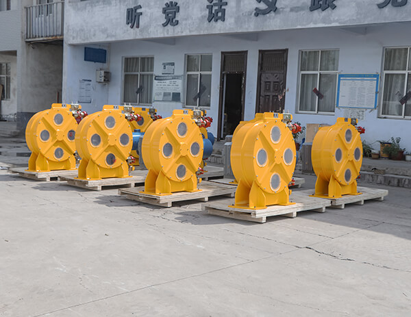 Peristaltic squeeze hose pump for pumping gold mining slime