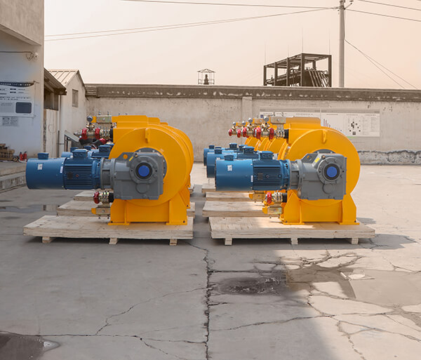 Peristaltic squeeze hose pump for pumping gold mining slime