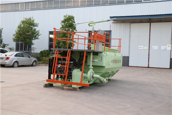 Soil spraying hydroseeding machine for lawn