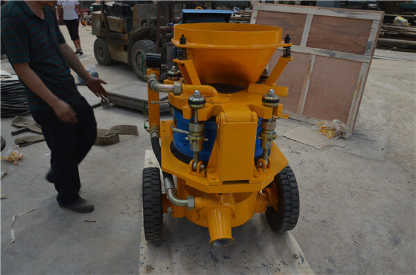 Hydraulic wet shotcrete pump in swimming pool project