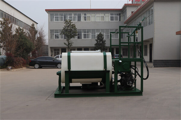 500 Gallon mechanical-agitated hydroseeder